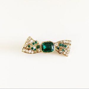 Vintage Gold Tone Emerald Rhinestone Bow Brooch
